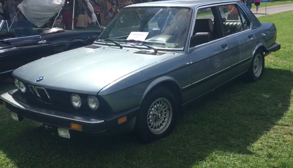 1988 BMW 528e (cirrus blue)